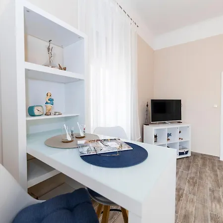 & Kolovare 1, Apartment