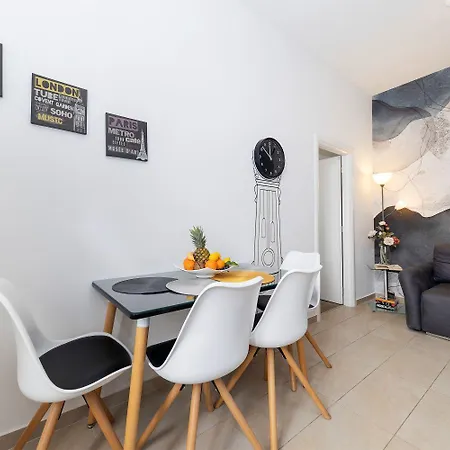 Apartment & Kolovare 1,