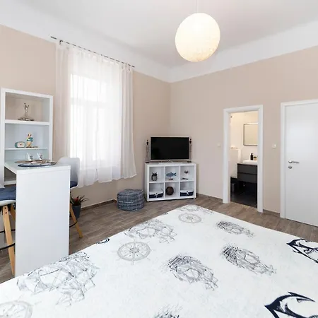 & Kolovare 1, Apartment