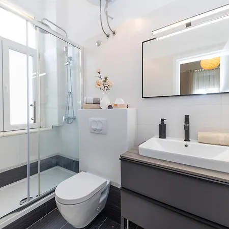 & Kolovare 1, Apartment