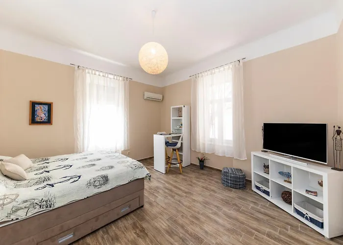 & Kolovare 1, * Zadar