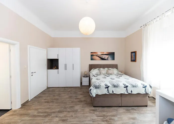 Apartment & Kolovare 1,