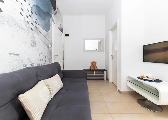 & Kolovare 1, * Zadar