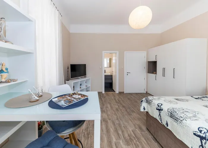 Apartment & Kolovare 1,