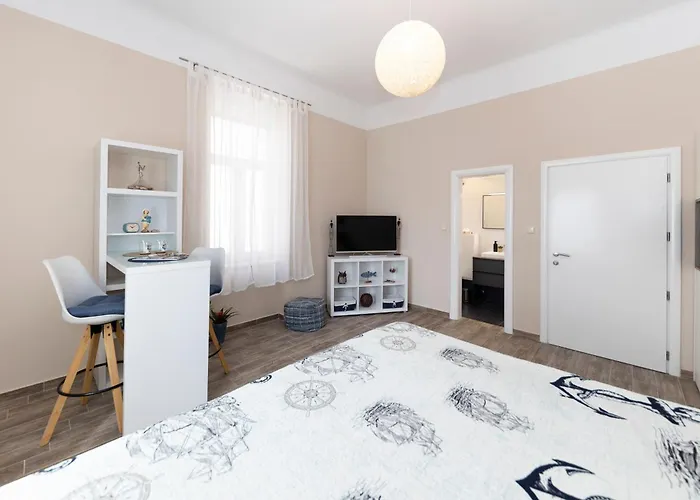 & Kolovare 1, Apartment