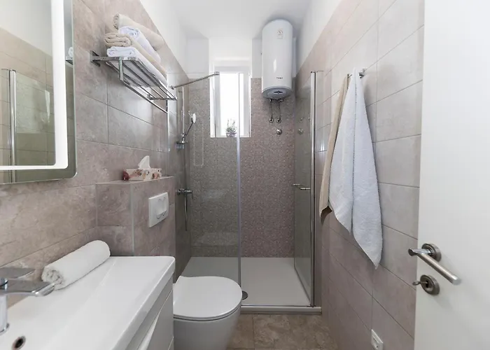 Apartment & Kolovare 1,